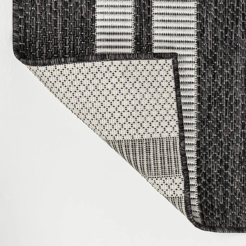 5' X 8' Black And Cream Geometric Indoor Outdoor Area Rug Homeroots Outdoor