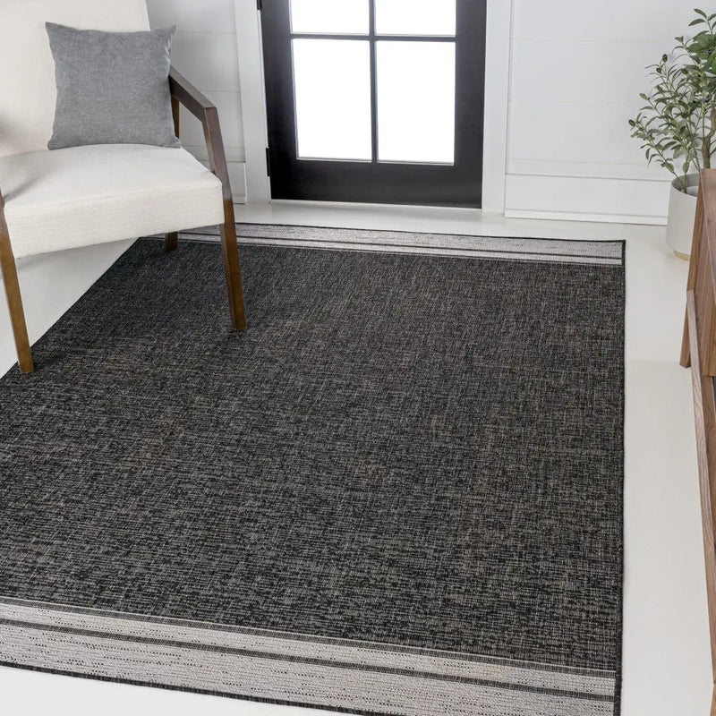 5' X 8' Black And Cream Indoor Outdoor Area Rug Homeroots Outdoor