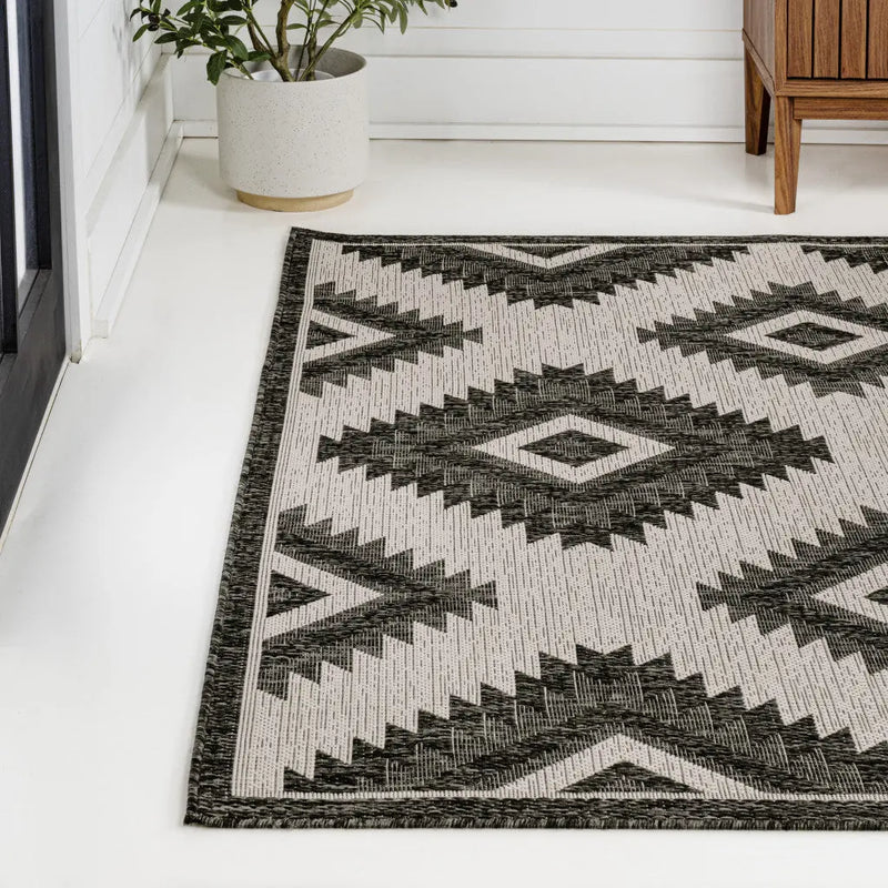5' X 8' Black And Cream Moroccan Indoor Outdoor Area Rug - GreatEagleInc
