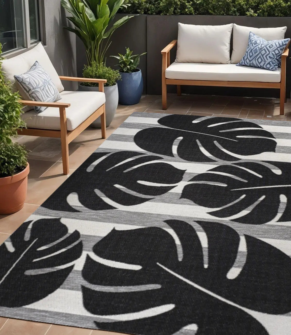 5' X 8' Black And Gray Floral Indoor Outdoor Area Rug Homeroots Outdoor