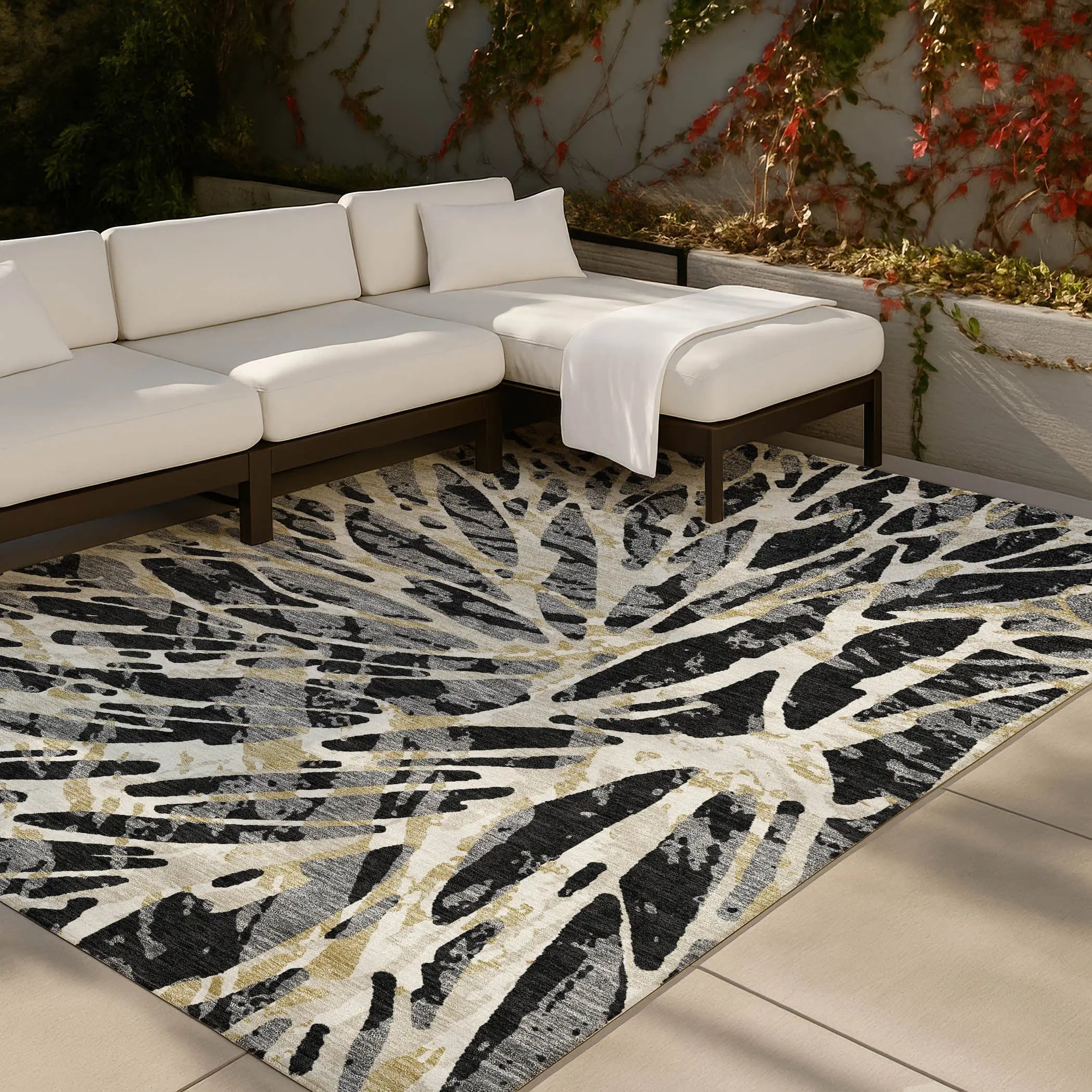 5' X 8' Black And Ivory Abstract Washable Indoor Outdoor Area Rug Homeroots Outdoor