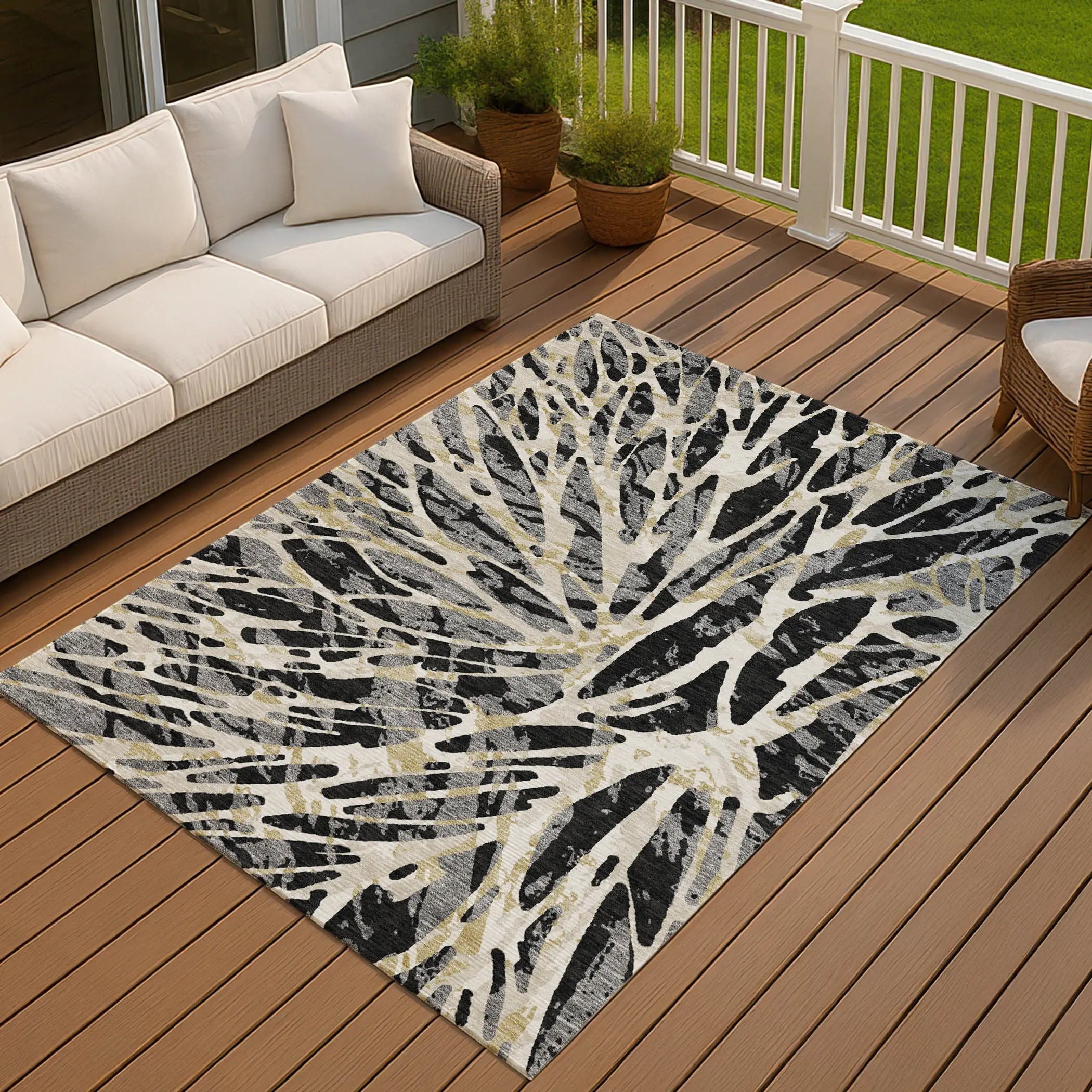 5' X 8' Black And Ivory Abstract Washable Indoor Outdoor Area Rug Homeroots Outdoor