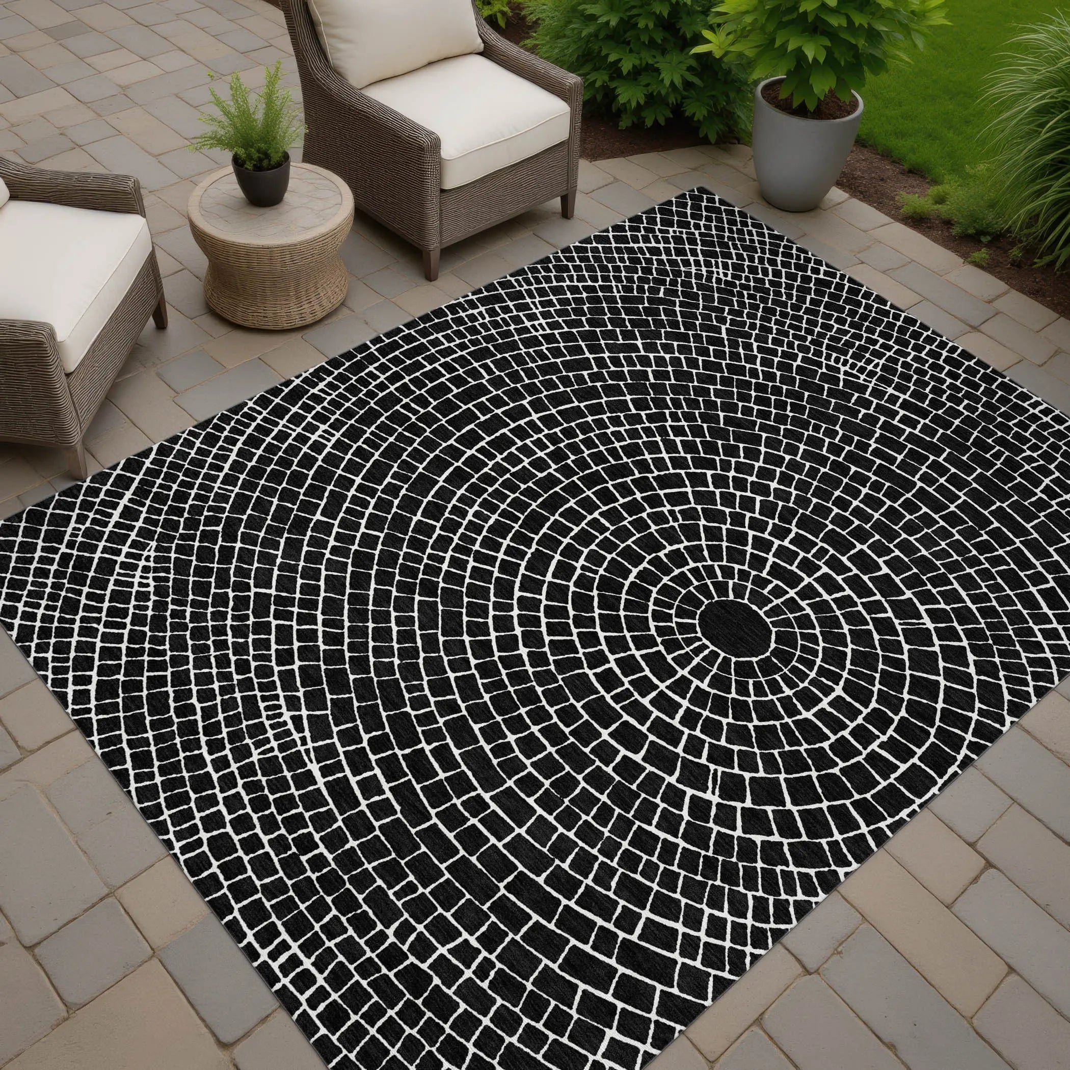 5' X 8' Black And Ivory Geometric Washable Indoor Outdoor Area Rug Homeroots Outdoor