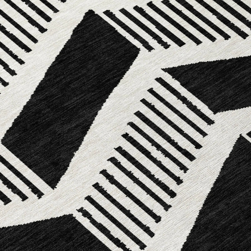 5' X 8' Black And Ivory Geometric Washable Indoor Outdoor Area Rug Homeroots Outdoor