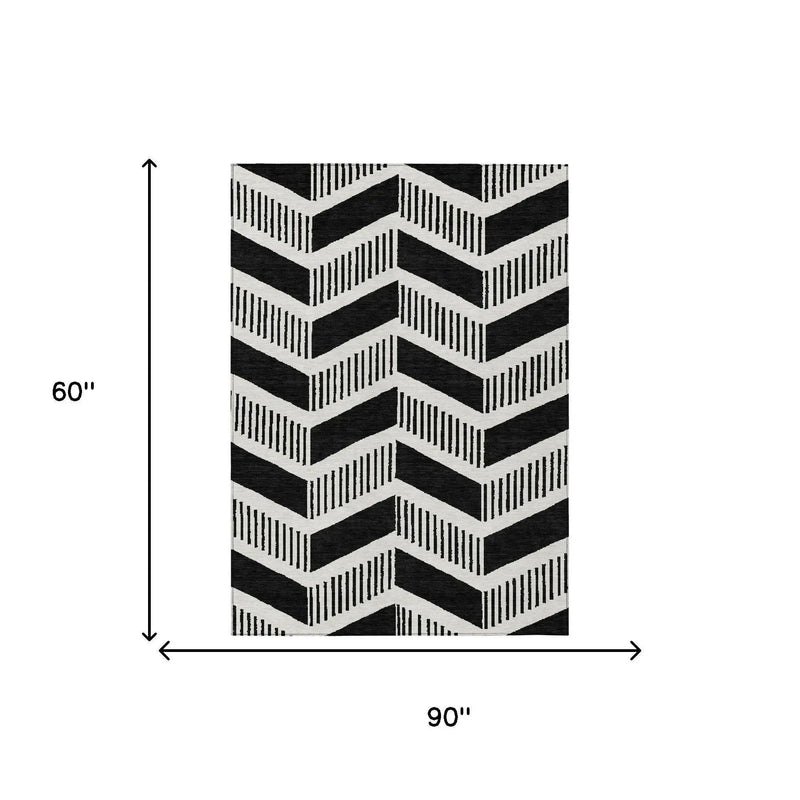 5' X 8' Black And Ivory Geometric Washable Indoor Outdoor Area Rug Homeroots Outdoor