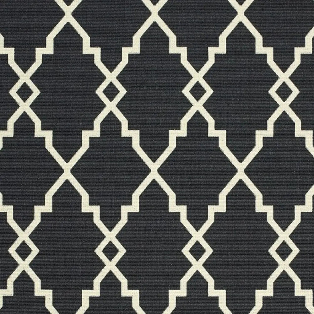 5' X 8' Black And Ivory Indoor Outdoor Area Rug Homeroots Outdoor