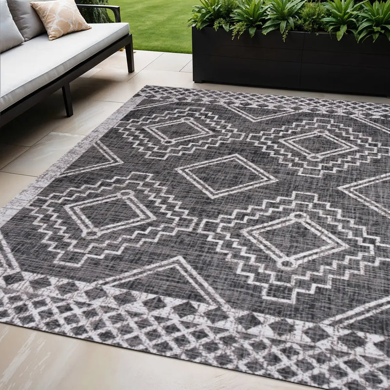5' X 8' Black And Ivory Moroccan Indoor Outdoor Area Rug Homeroots Outdoor