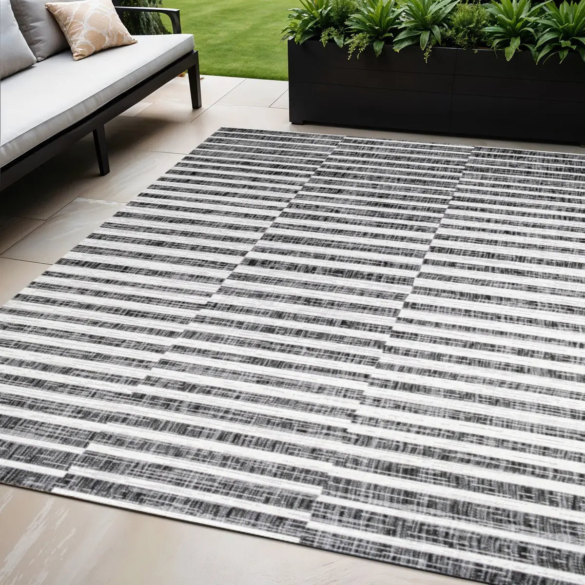 5' X 8' Black And Ivory Striped Indoor Outdoor Area Rug Homeroots Outdoor