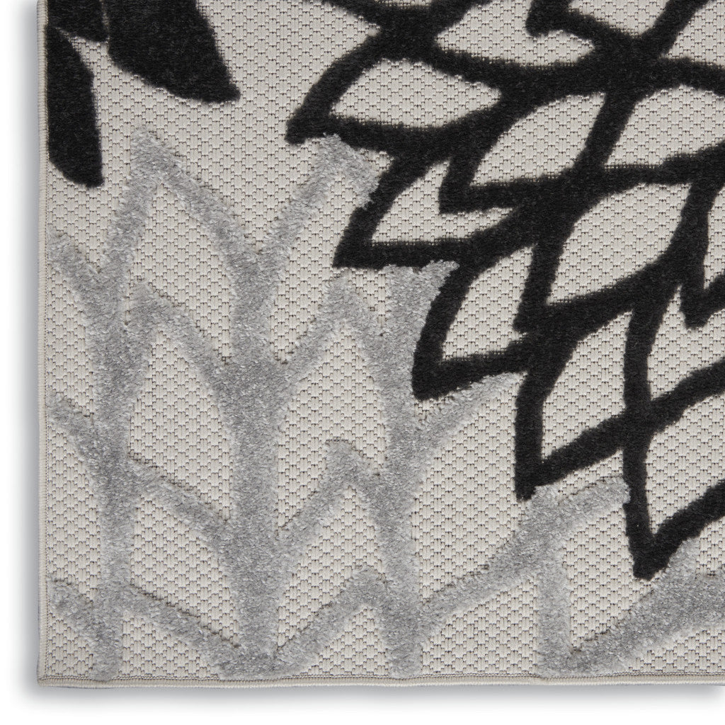 5' X 8' Black And White Floral Indoor Outdoor Area Rug Homeroots Outdoor