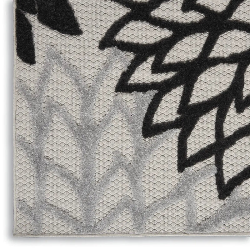 5' X 8' Black And White Floral Indoor Outdoor Area Rug Homeroots Outdoor
