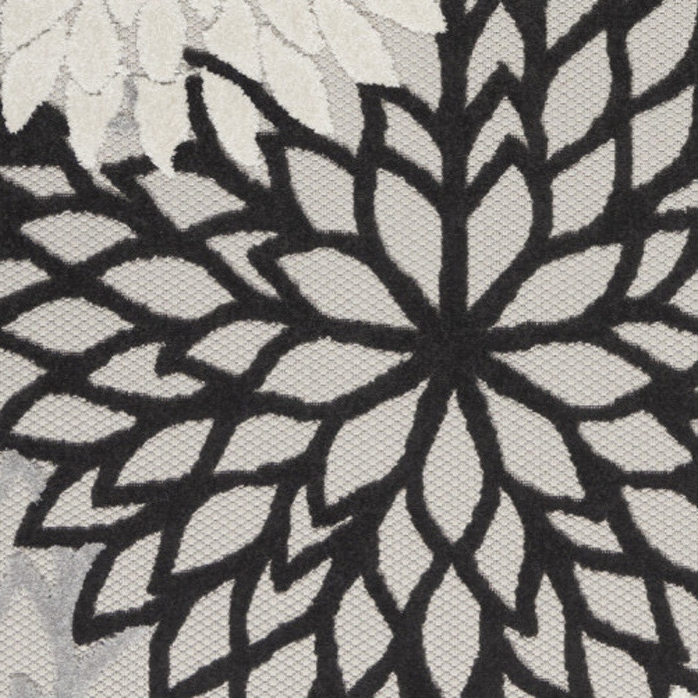 5' X 8' Black And White Floral Indoor Outdoor Area Rug Homeroots Outdoor