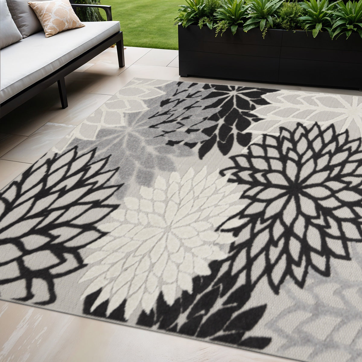 5' X 8' Black And White Floral Indoor Outdoor Area Rug Homeroots Outdoor