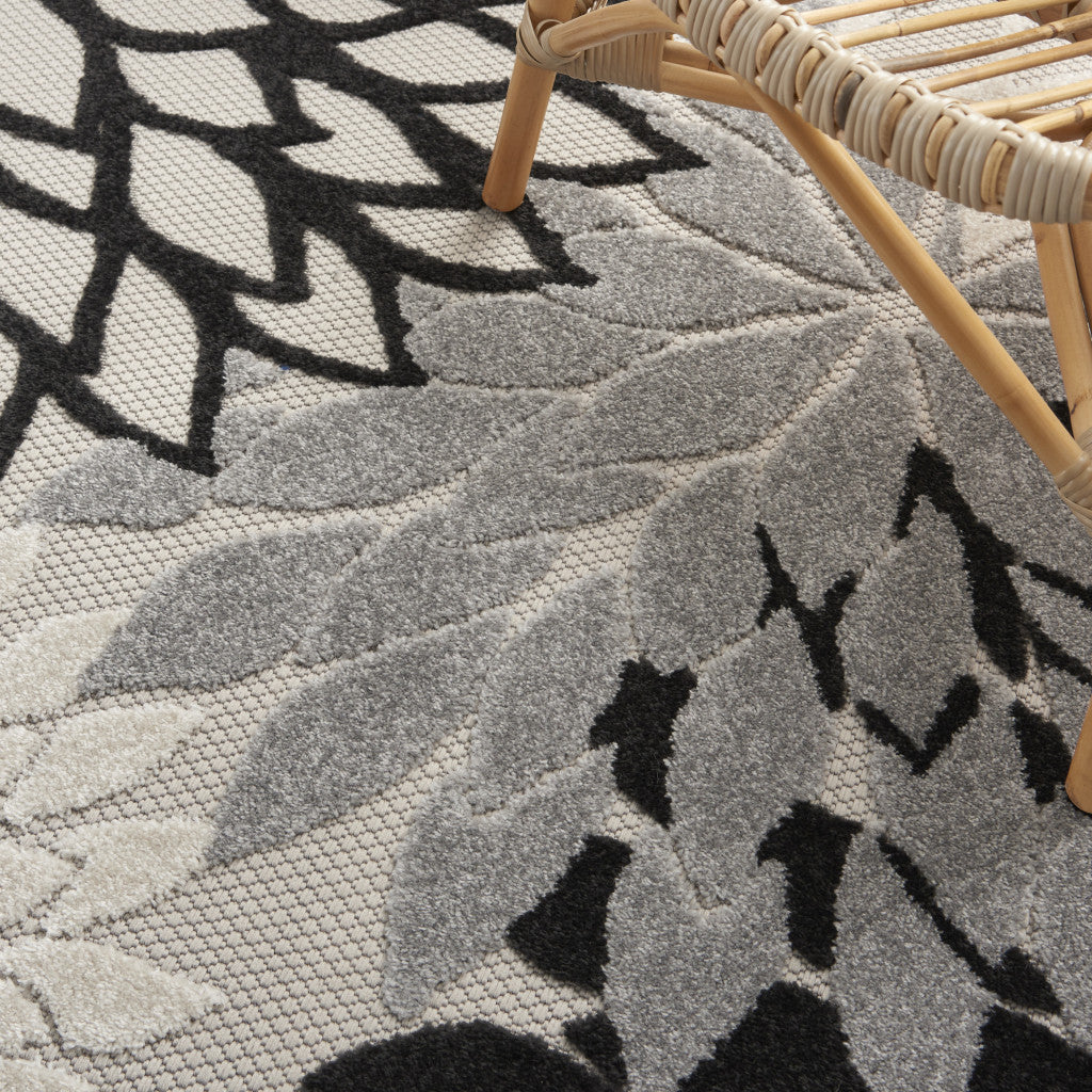 5' X 8' Black And White Floral Indoor Outdoor Area Rug Homeroots Outdoor