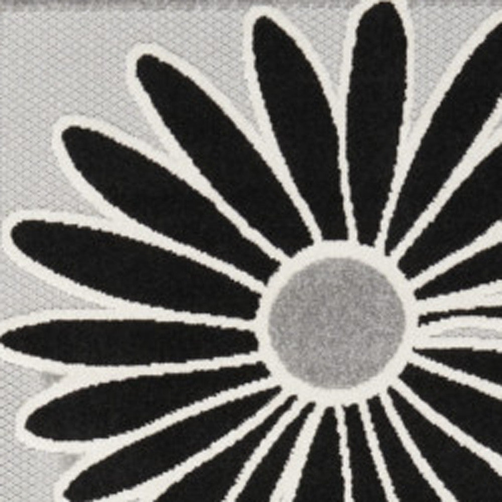5' X 8' Black And White Floral Stain Resistant Non Skid Area Rug Homeroots Outdoor