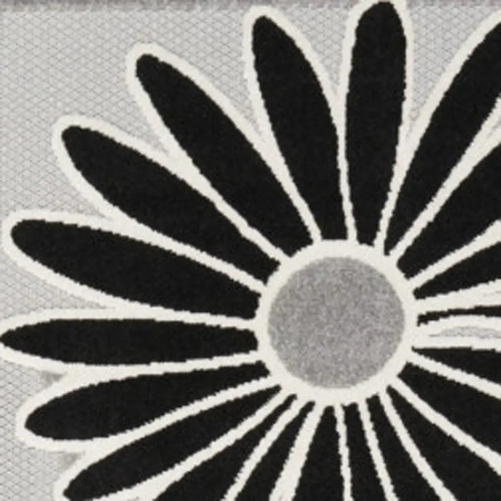 5' X 8' Black And White Floral Stain Resistant Non Skid Area Rug Homeroots Outdoor