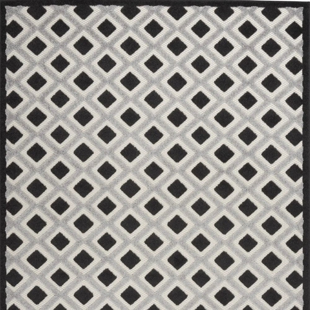 5' X 8' Black And White Geometric Indoor Outdoor Area Rug Homeroots Outdoor