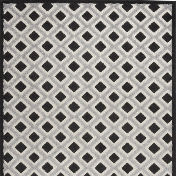 5' X 8' Black And White Geometric Indoor Outdoor Area Rug Homeroots Outdoor