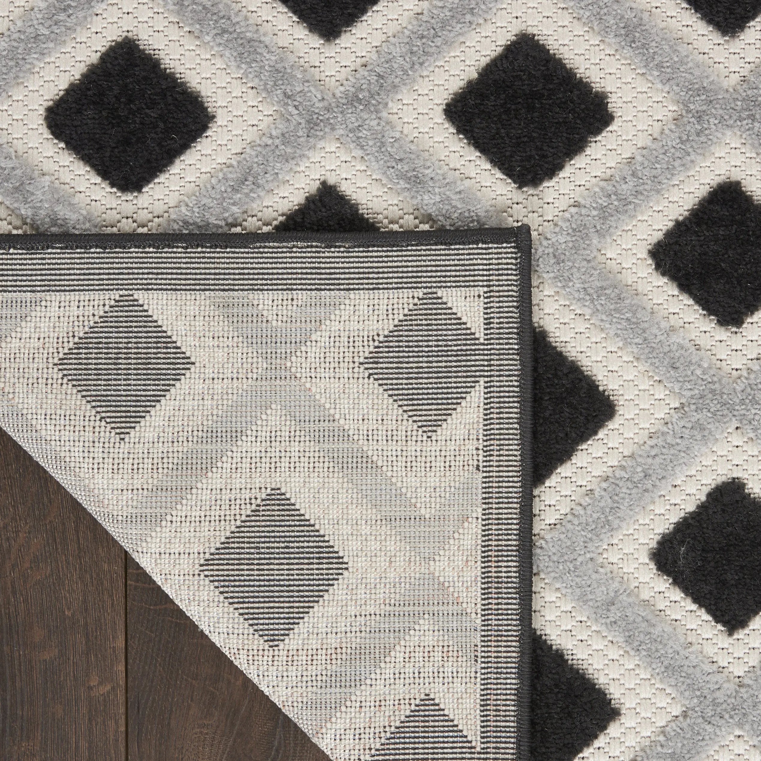 5' X 8' Black And White Geometric Indoor Outdoor Area Rug Homeroots Outdoor