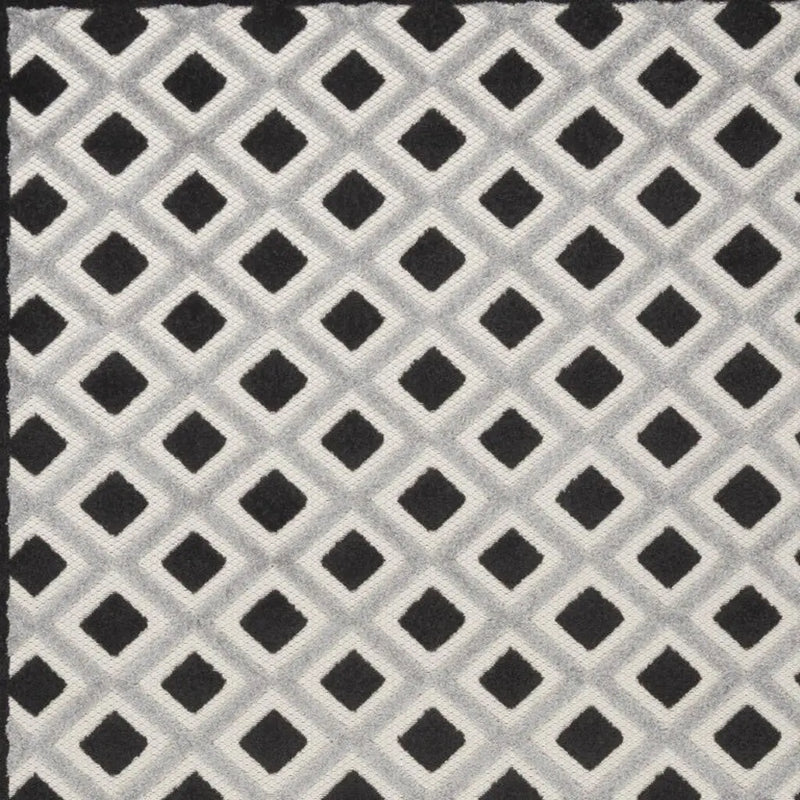 5' X 8' Black And White Indoor Outdoor Area Rug Homeroots Outdoor