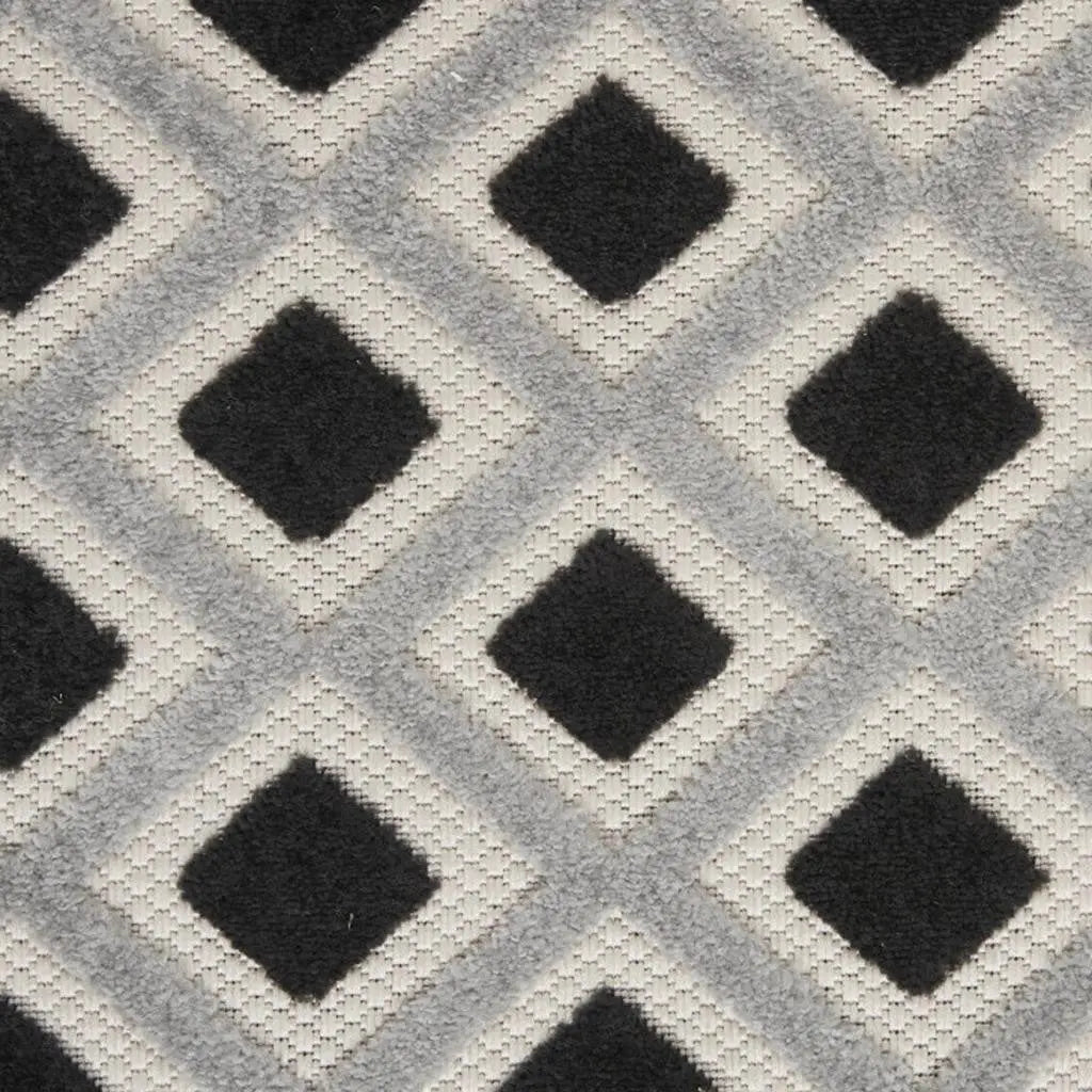 5' X 8' Black And White Indoor Outdoor Area Rug Homeroots Outdoor