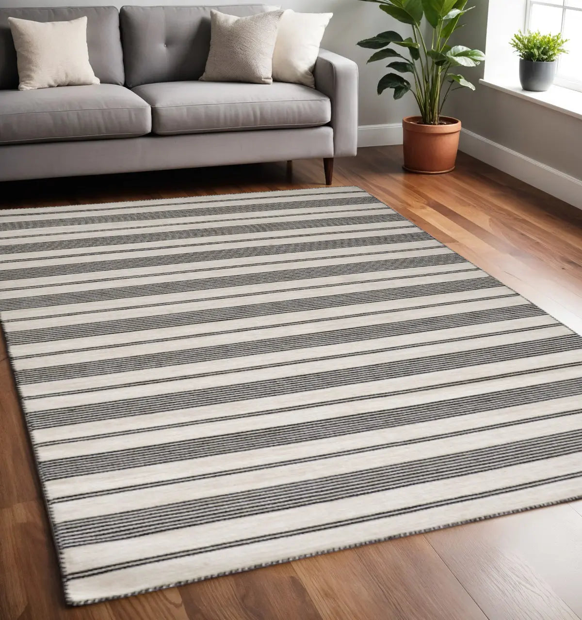 5' X 8' Black And White Striped Dhurrie Hand Woven Stain Resistant Area Rug Homeroots Outdoor