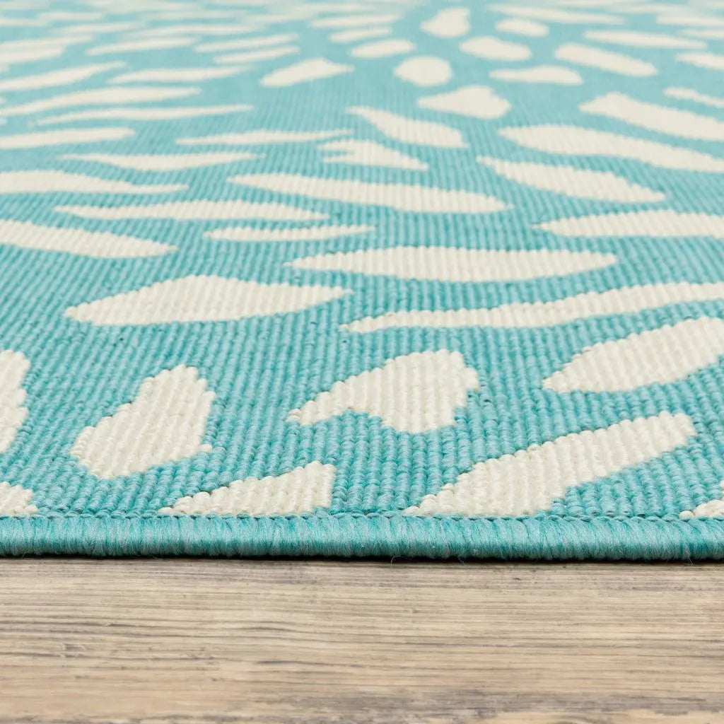 5' X 8' Blue and Ivory Floral Stain Resistant Indoor Outdoor Area Rug Homeroots Outdoor