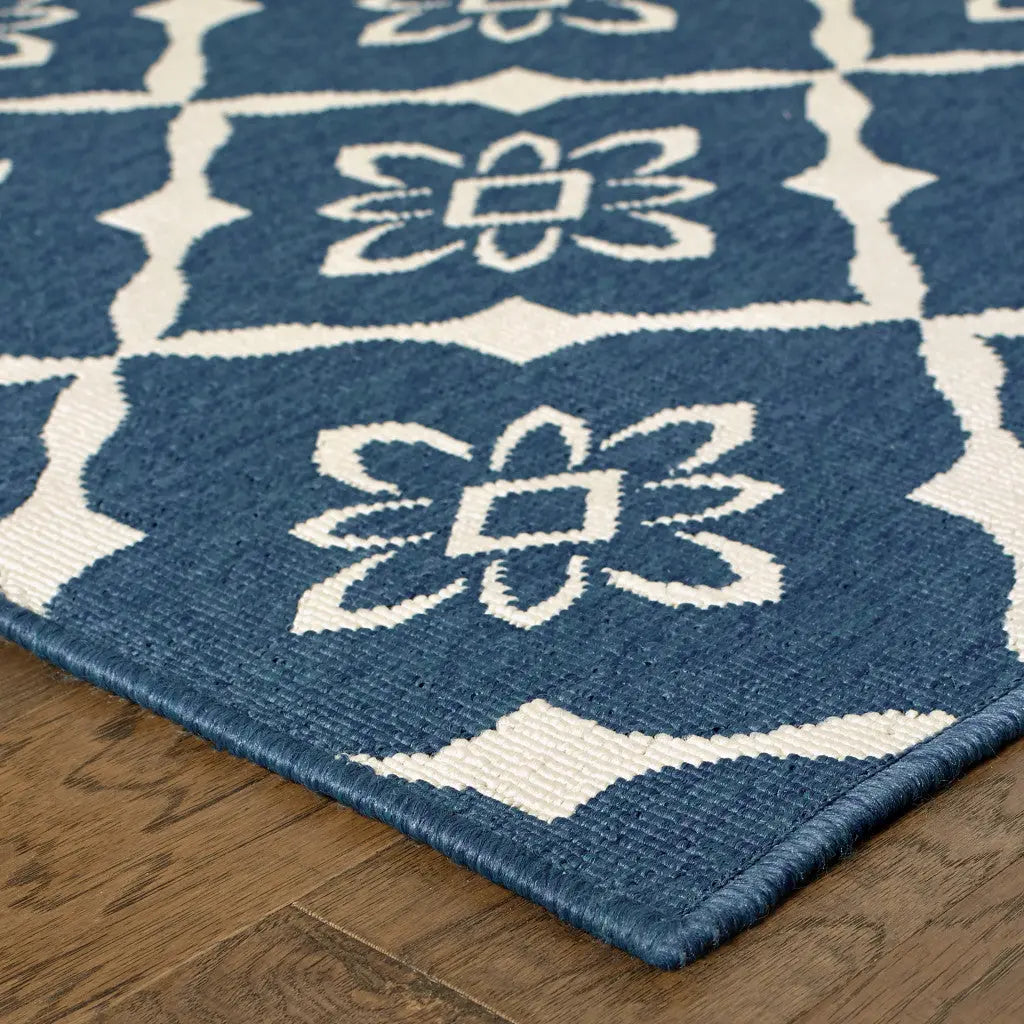 5' X 8' Blue and Ivory Floral Stain Resistant Indoor Outdoor Area Rug Homeroots Outdoor