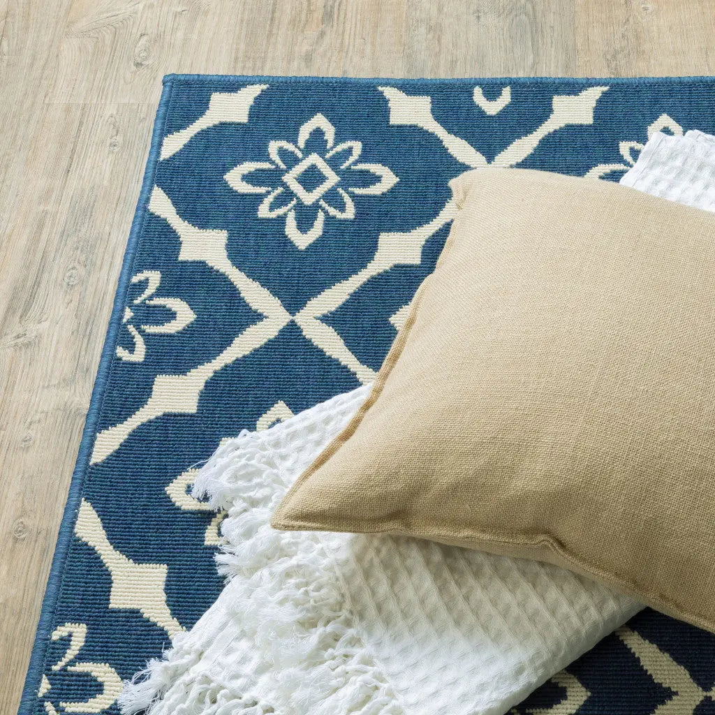 5' X 8' Blue and Ivory Floral Stain Resistant Indoor Outdoor Area Rug Homeroots Outdoor