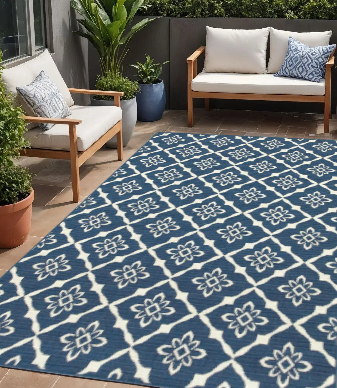 5' X 8' Blue and Ivory Floral Stain Resistant Indoor Outdoor Area Rug Homeroots Outdoor