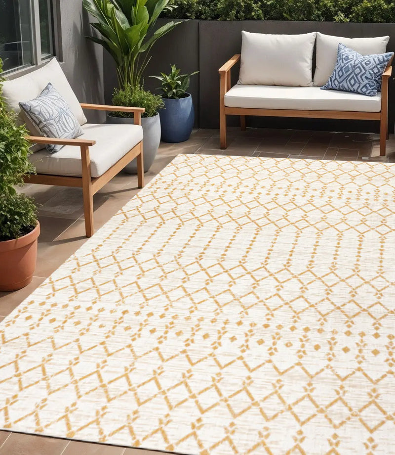 5' X 8' Cream And Yellow Trellis Indoor Outdoor Area Rug Homeroots Outdoor