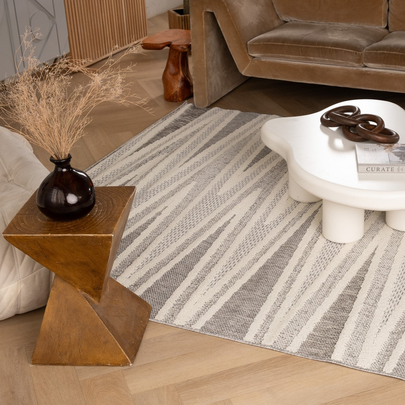 5' X 8' Gray And Beige Abstract Area Rug Homeroots Home Decor
