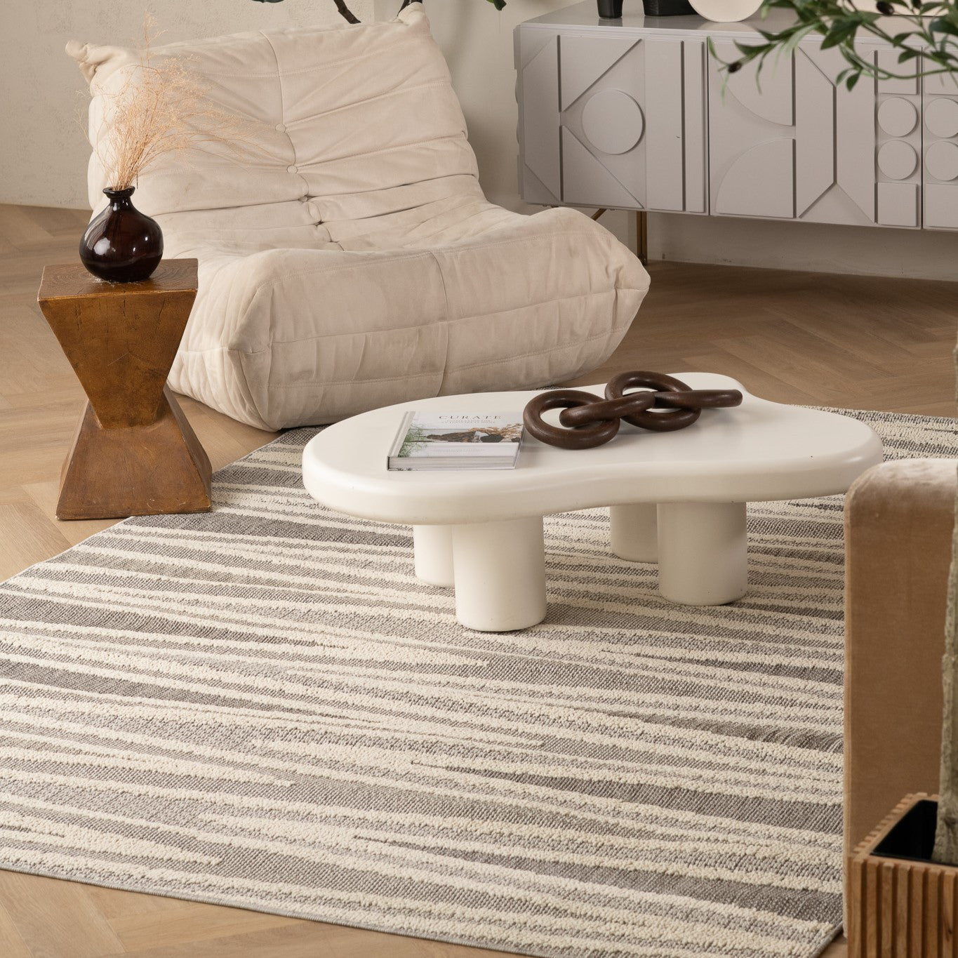 5' X 8' Gray And Beige Abstract Area Rug Homeroots Home Decor