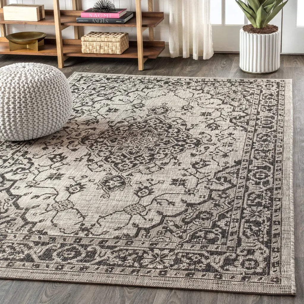 5' X 8' Gray And Black Medallion Indoor Outdoor Area Rug Homeroots Outdoor