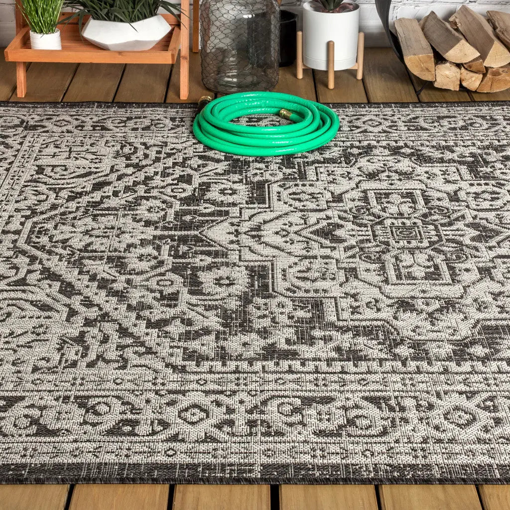 5' X 8' Gray And Black Medallion Indoor Outdoor Area Rug Homeroots Outdoor