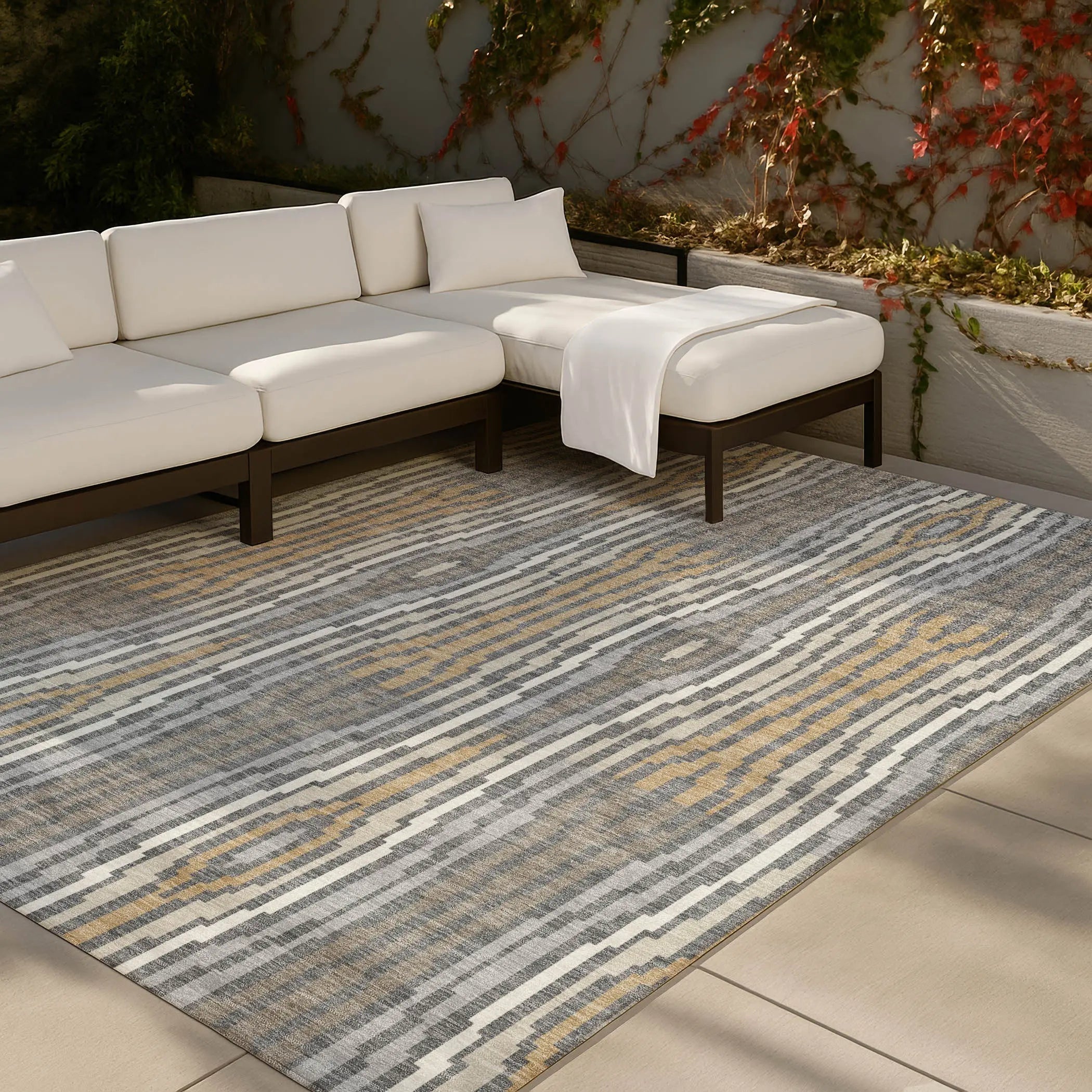 5' X 8' Gray And Ivory Abstract Washable Indoor Outdoor Area Rug Homeroots Outdoor