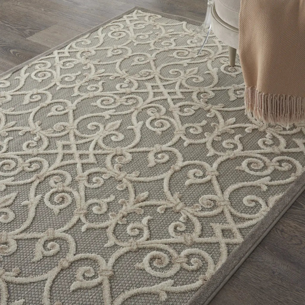 5' X 8' Gray And Ivory Indoor Outdoor Area Rug Homeroots Outdoor
