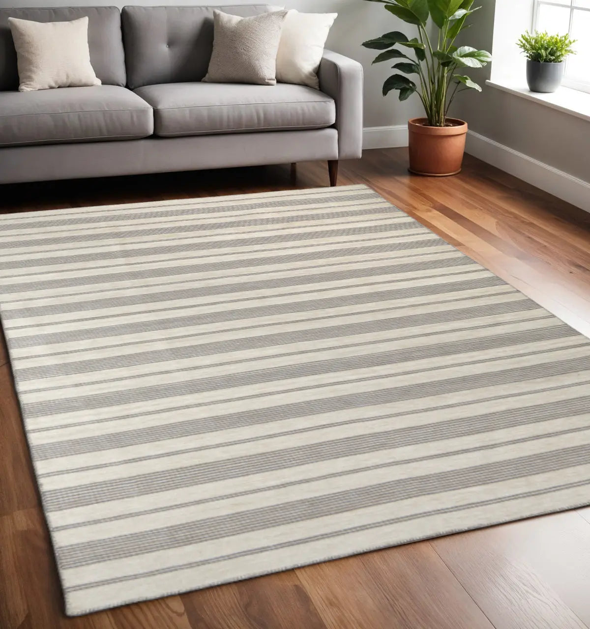 5' X 8' Gray And Ivory Striped Dhurrie Hand Woven Stain Resistant Area Rug Homeroots Outdoor
