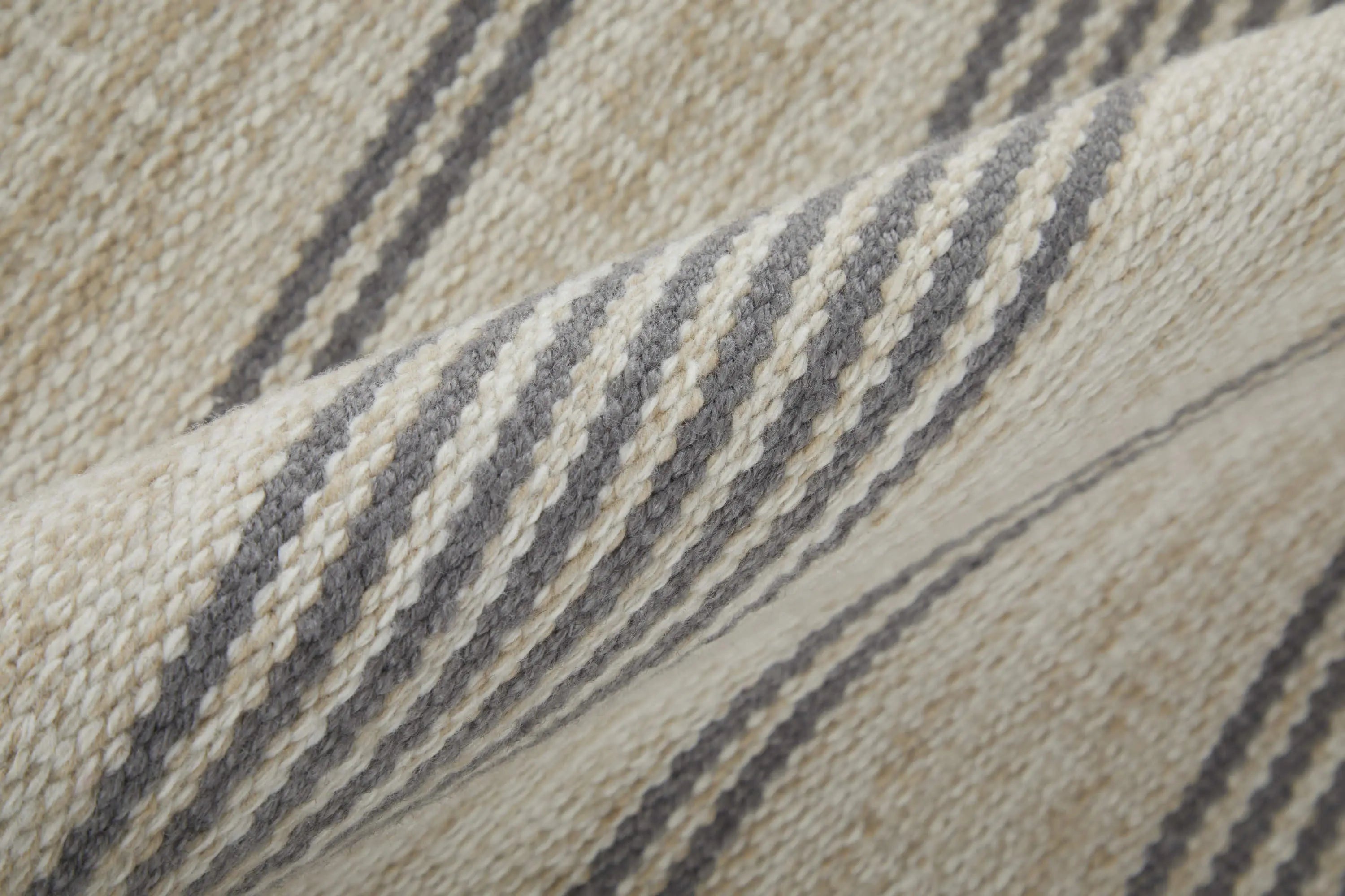 5' X 8' Gray And Ivory Striped Dhurrie Hand Woven Stain Resistant Area Rug Homeroots Outdoor