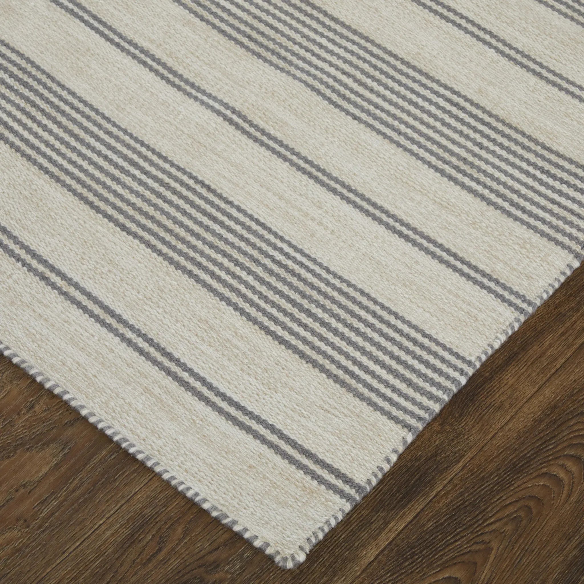 5' X 8' Gray And Ivory Striped Dhurrie Hand Woven Stain Resistant Area Rug Homeroots Outdoor