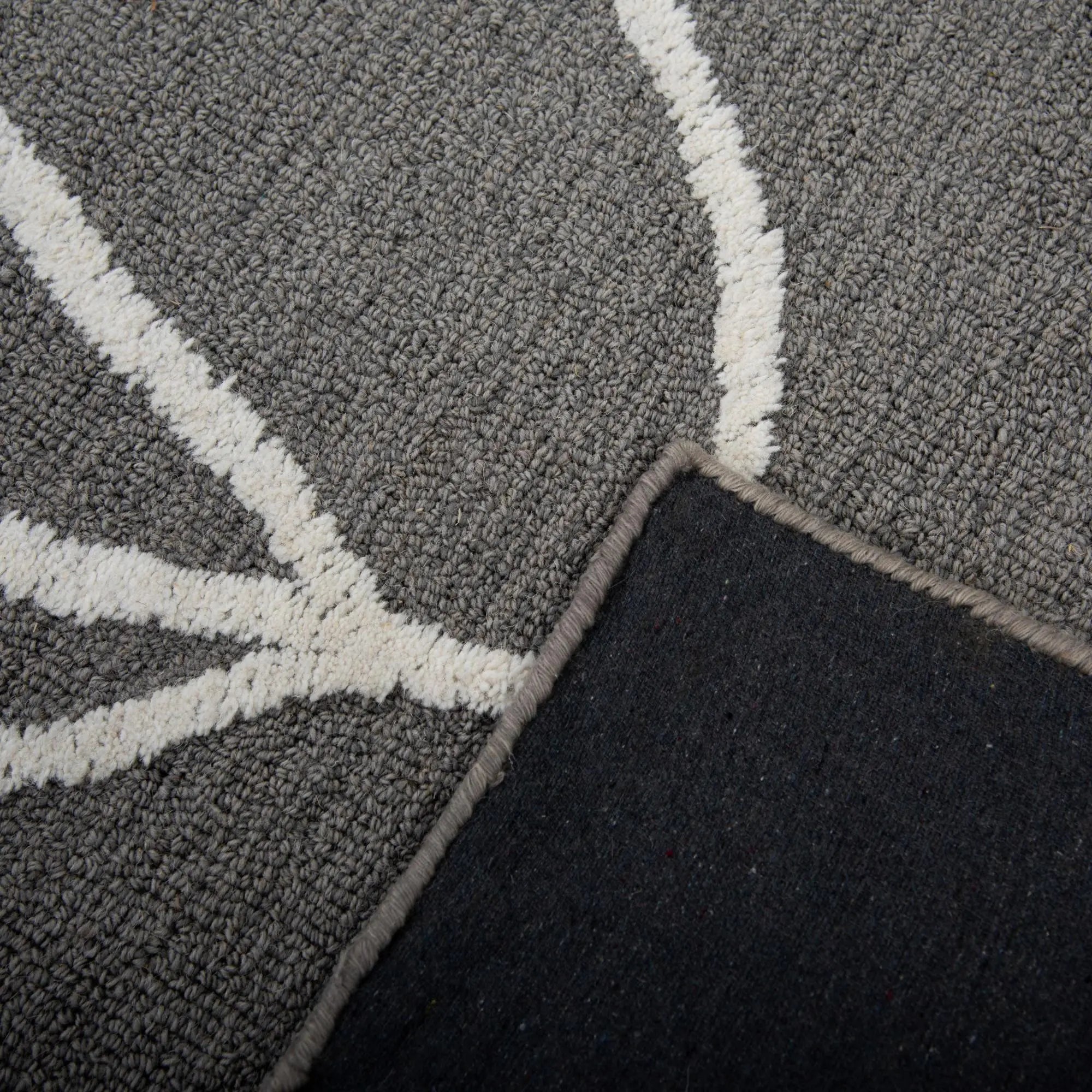 5' X 8' Gray And Ivory Wool Abstract Hand Tufted Area Rug Homeroots Home Decor
