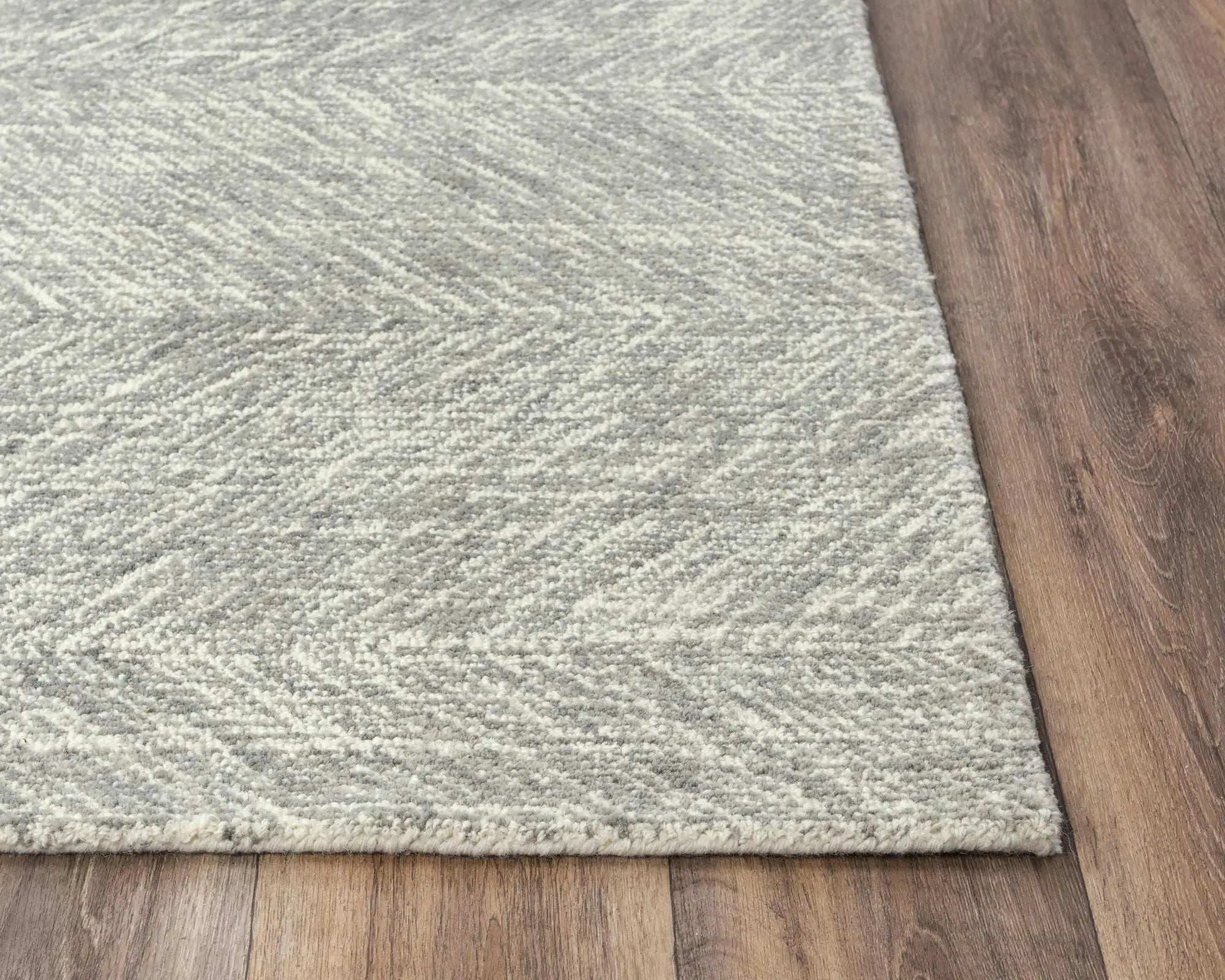 5' X 8' Gray And Ivory Wool Chevron Hand Tufted Area Rug Homeroots Home Decor