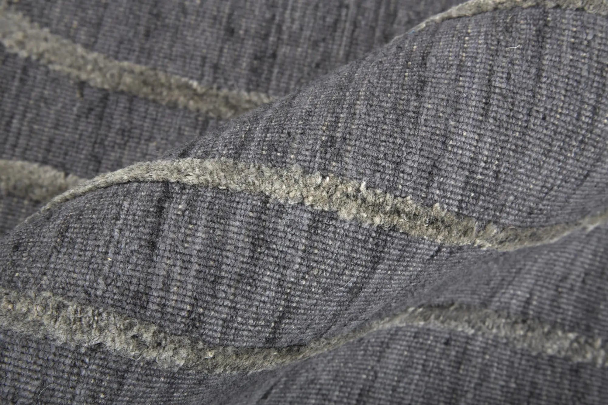 5' X 8' Gray And Silver Hand Woven Area Rug Homeroots Home Decor
