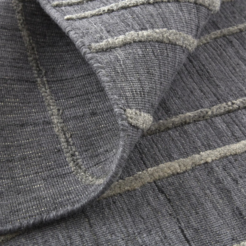 5' X 8' Gray And Silver Hand Woven Area Rug Homeroots Home Decor