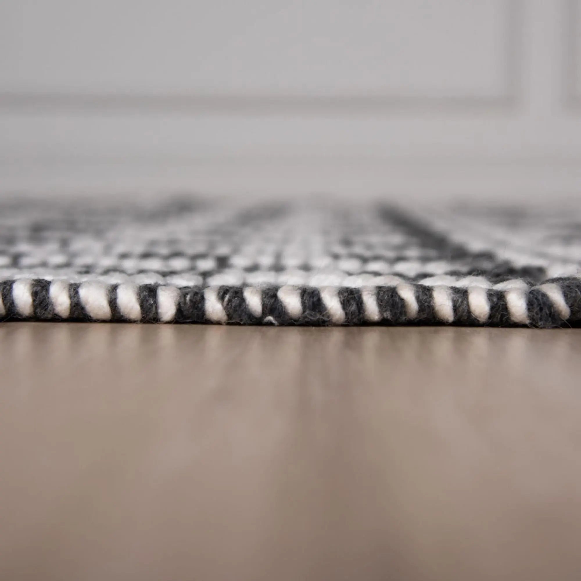 5' X 8' Gray Black And Ivory Chevron Hand Woven Area Rug With UV Protection Homeroots Home Decor