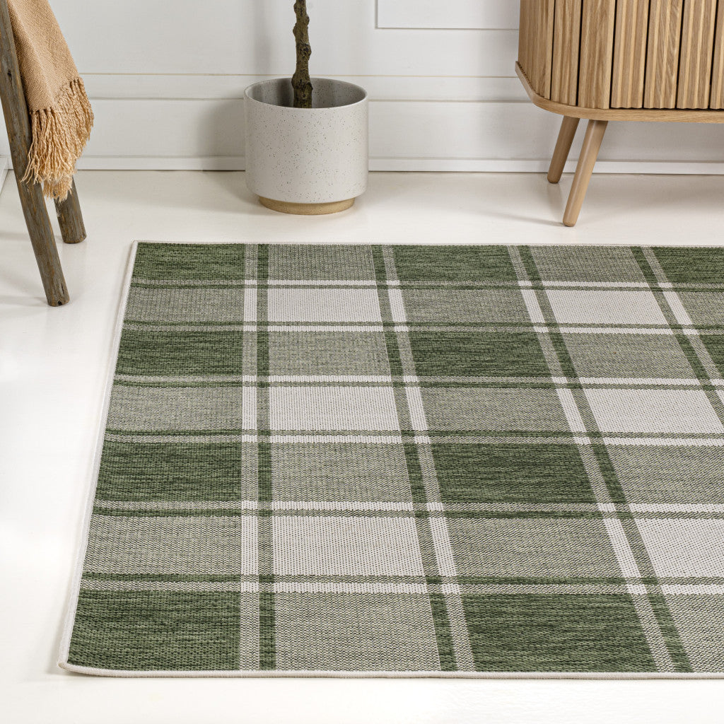 5' X 8' Green And Cream Gingham Indoor Outdoor Area Rug - GreatEagleInc