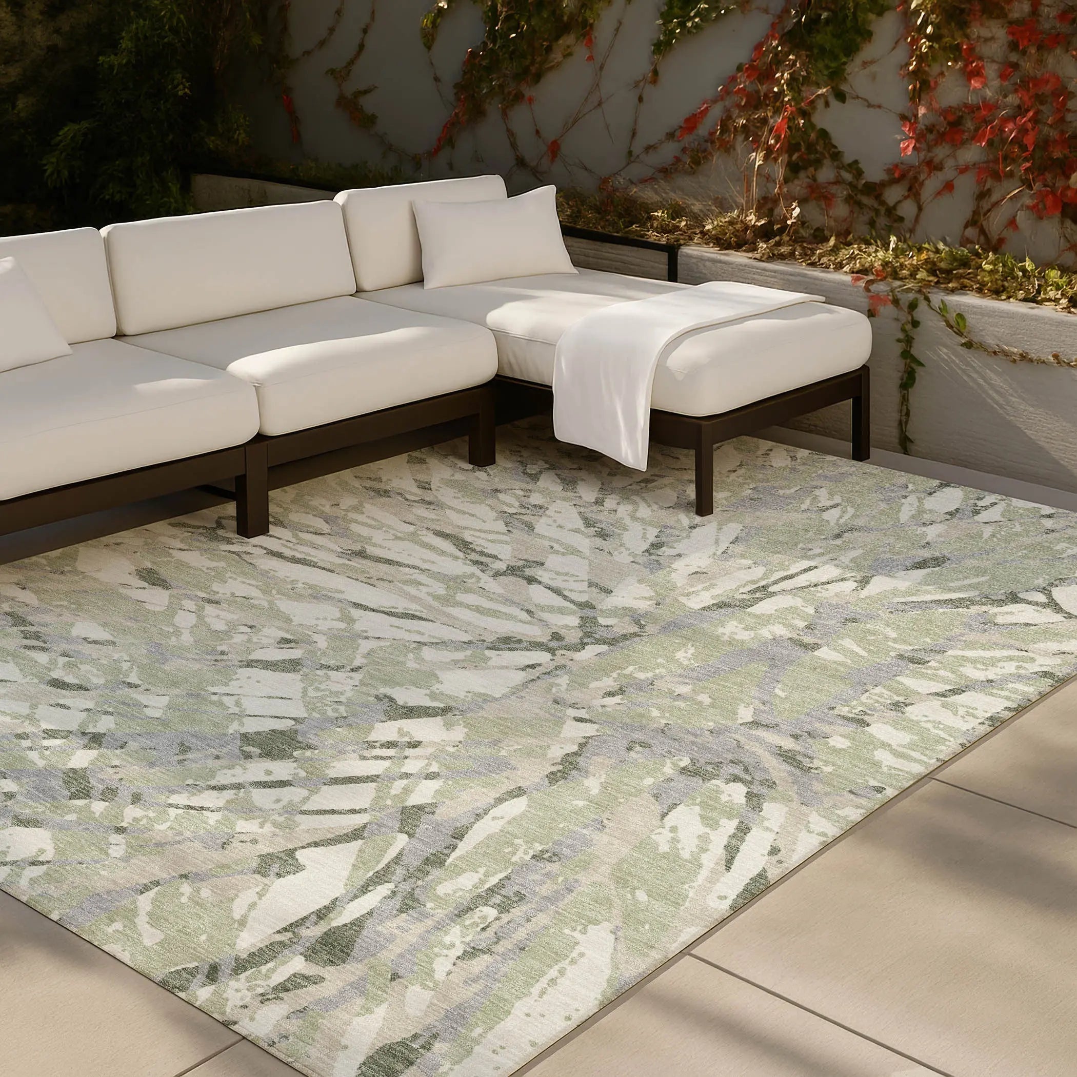 5' X 8' Green And Ivory Abstract Washable Indoor Outdoor Area Rug Homeroots Outdoor