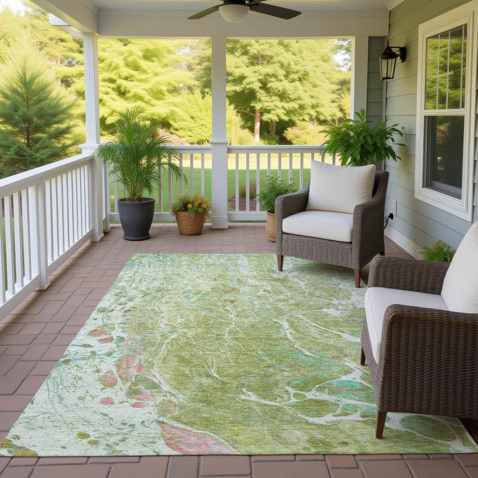 5' X 8' Green And Ivory Abstract Washable Indoor Outdoor Area Rug Homeroots Outdoor