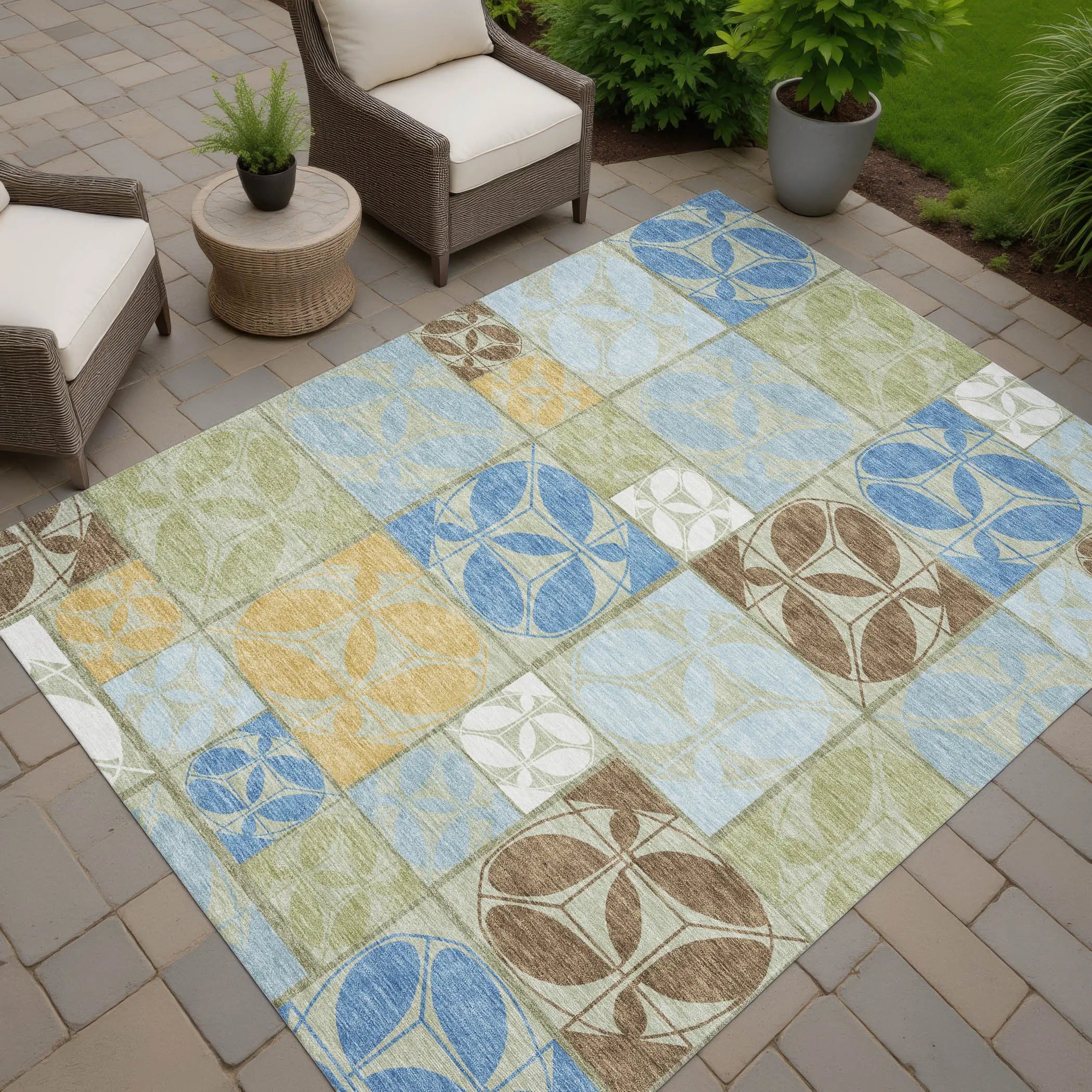 5' X 8' Green And Silver Geometric Washable Indoor Outdoor Area Rug Homeroots Outdoor