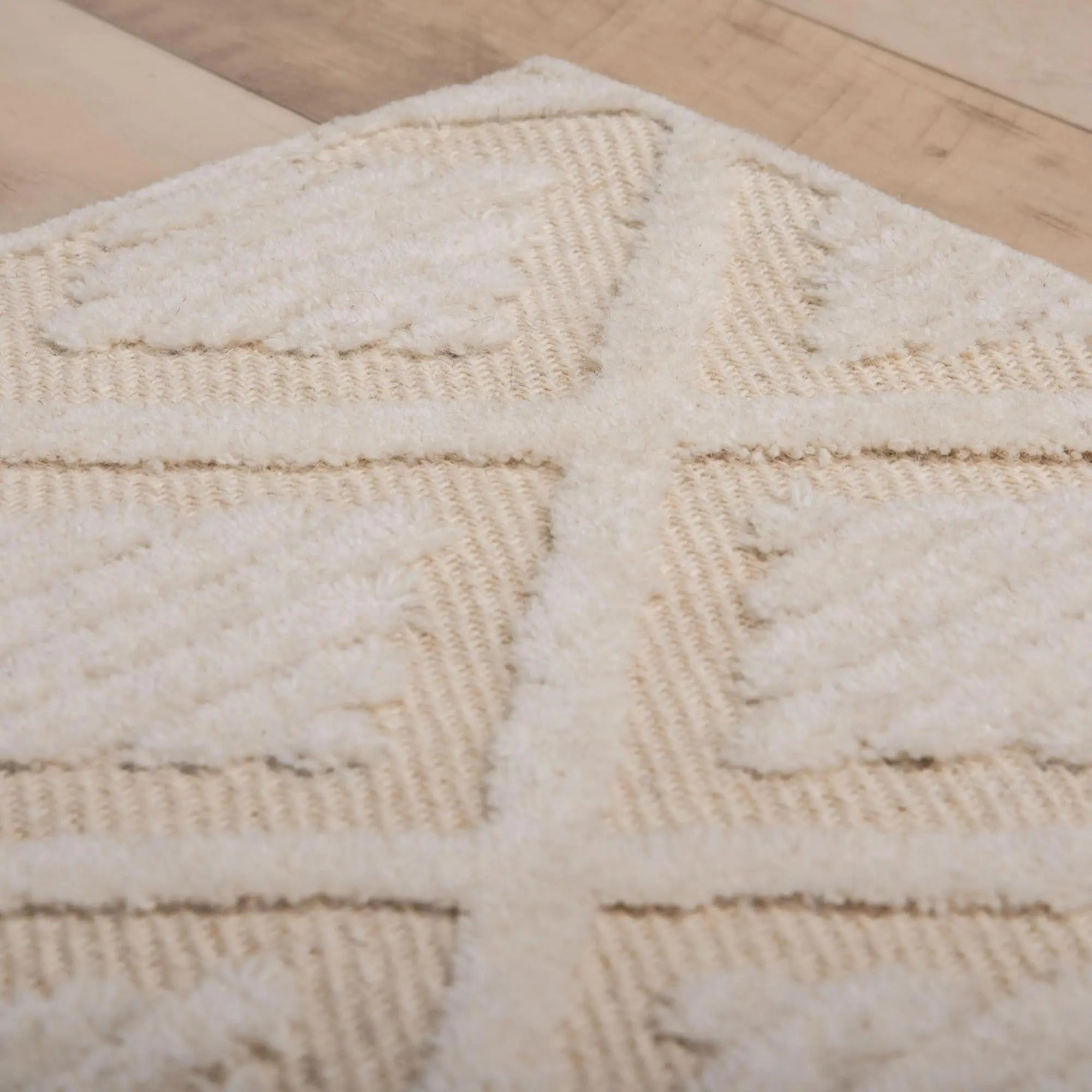 5' X 8' Ivory And Beige Wool Geometric Hand Tufted Area Rug Homeroots Home Decor