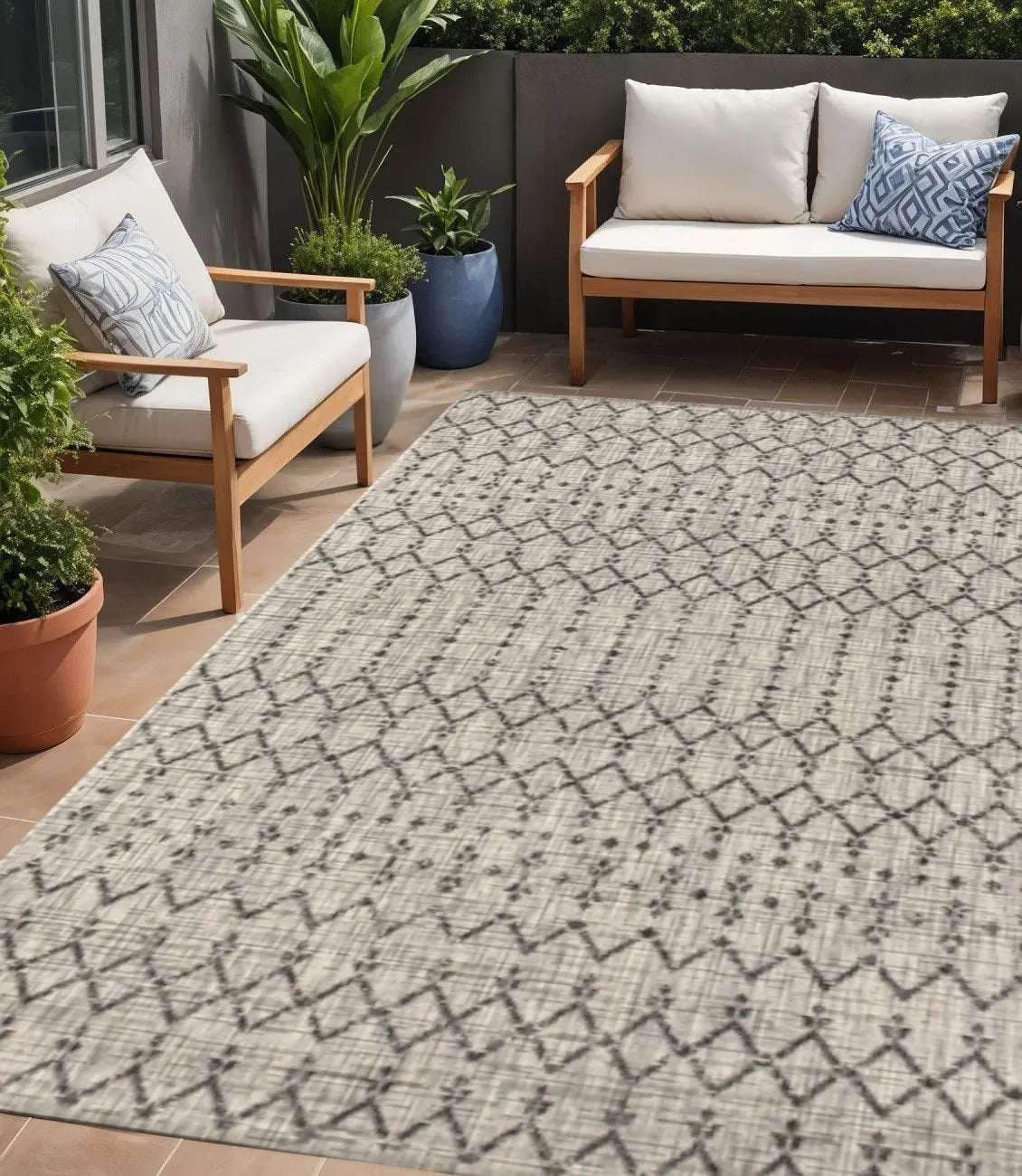 5' X 8' Light Gray And Black Trellis Indoor Outdoor Area Rug Homeroots Outdoor